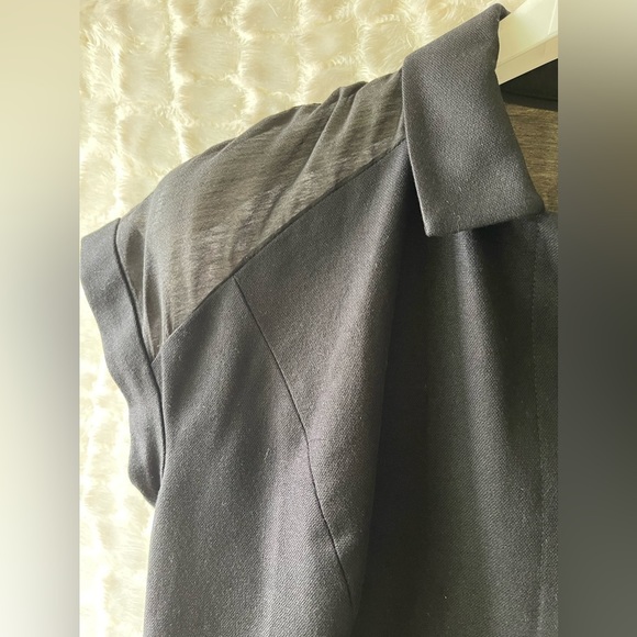 ANN TAYLOR a button down top. Point collar black dress. Size (8). - Picture 3 of 15